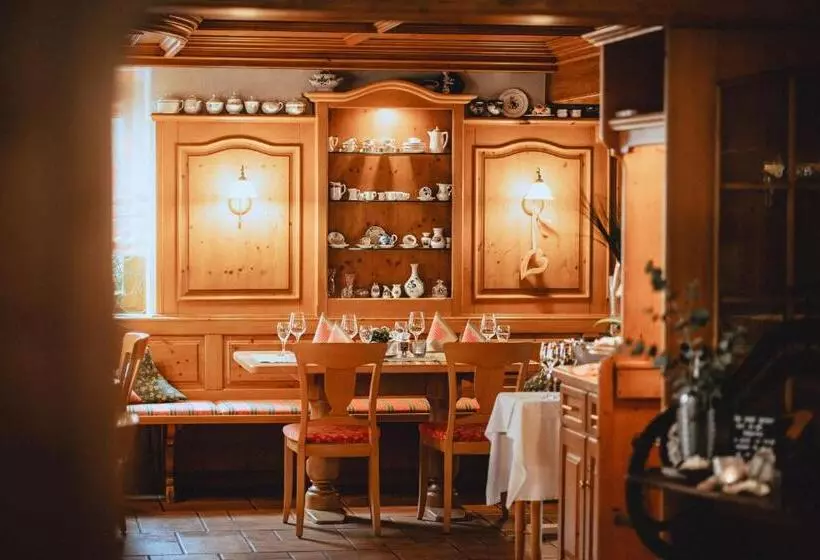 Majatalo Landgasthaus Zur Linde, Neusatz