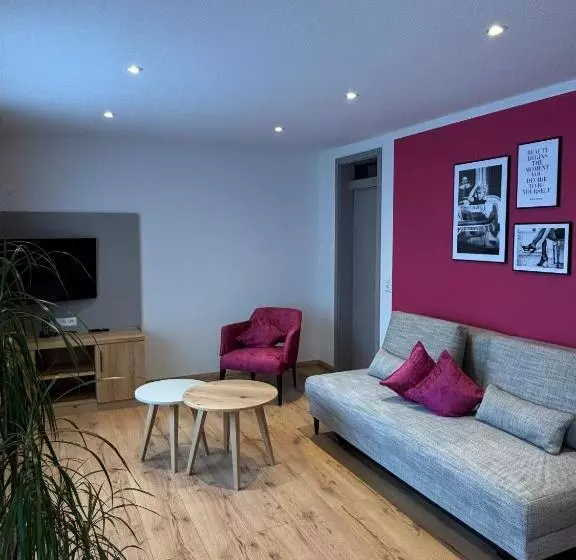 Majatalo Landgasthaus Zur Linde, Neusatz