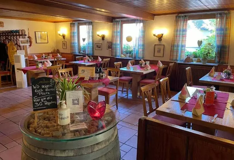 Majatalo Landgasthaus Zur Linde, Neusatz