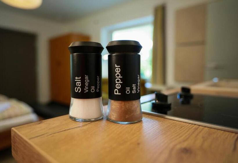 פנסיון Studio 14/2