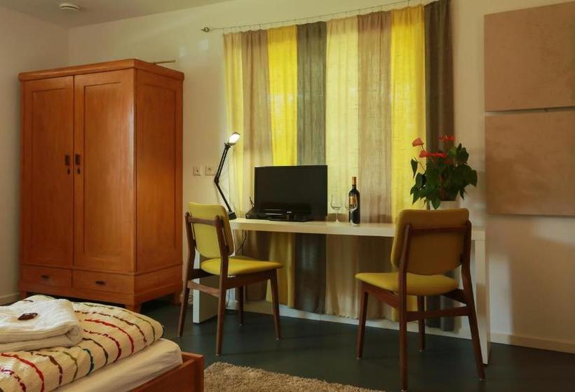 פנסיון Studio 14/2