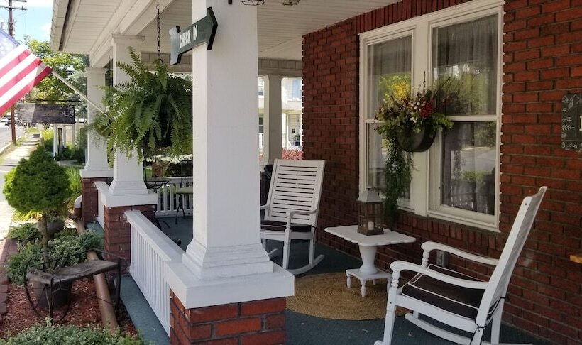 تختخواب و صبحانه Maria S Garden And Inn