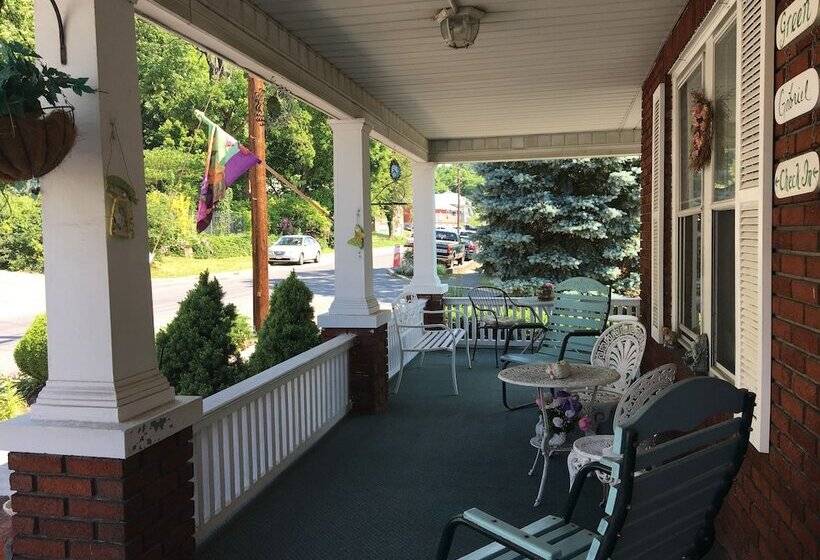 تختخواب و صبحانه Maria S Garden And Inn