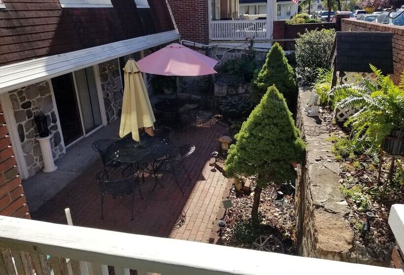 تختخواب و صبحانه Maria S Garden And Inn