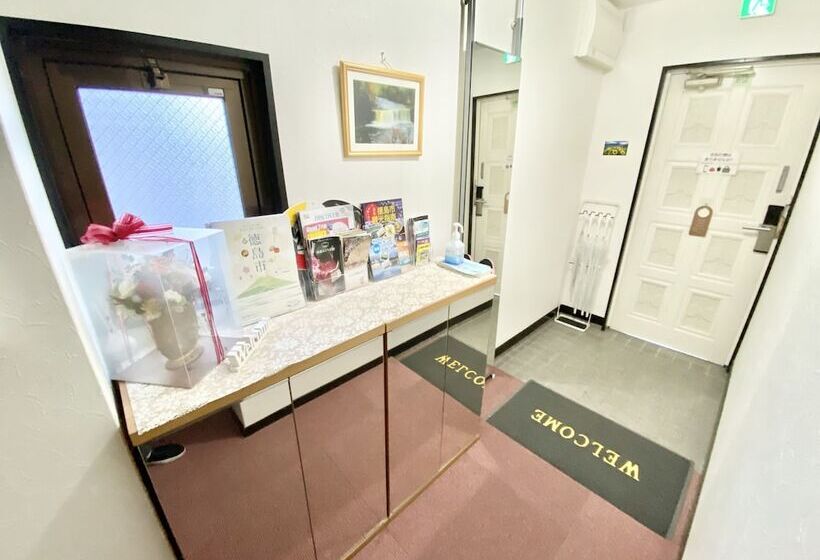 Пансион Guesthouse017徳島個室 飲食街中心 阿波踊り会館7分 文理&徳島大学 アスティとくしま車8分