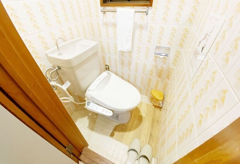 Пансион Guesthouse017徳島個室 飲食街中心 阿波踊り会館7分 文理&徳島大学 アスティとくしま車8分