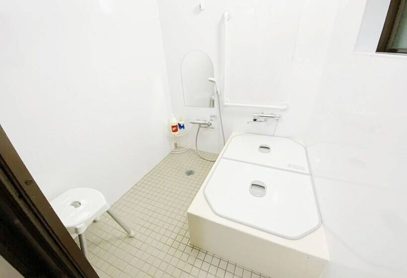 Пансион Guesthouse017徳島個室 飲食街中心 阿波踊り会館7分 文理&徳島大学 アスティとくしま車8分