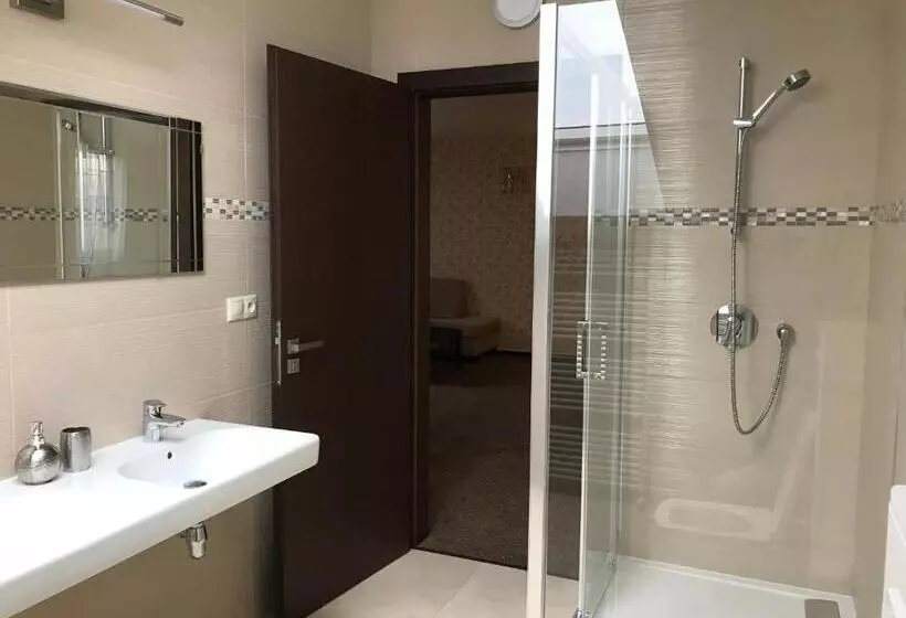 ペンション Penzión Karla Naj