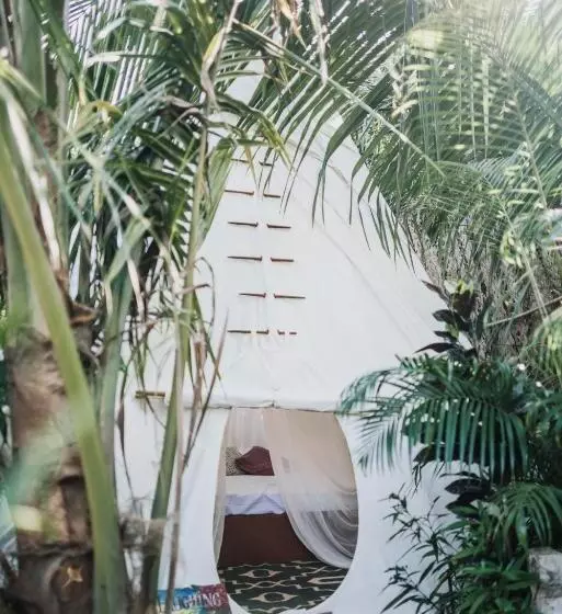 Resort Wigwam