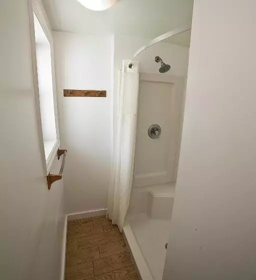 هاستل Georgianne Inn & Suites Check In 212 Butler Ave
