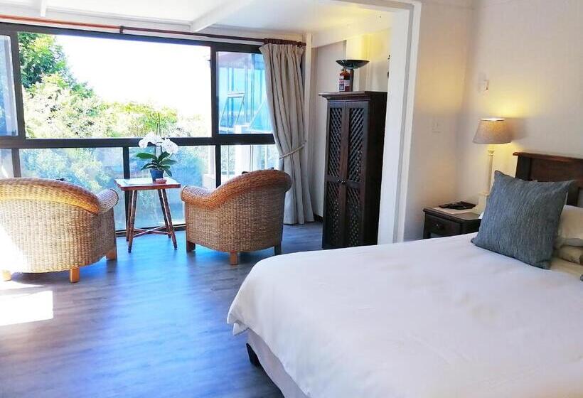 펜션 Swallows Nest Plett