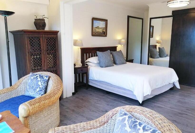 펜션 Swallows Nest Plett