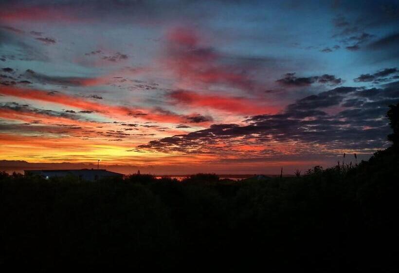 펜션 Swallows Nest Plett