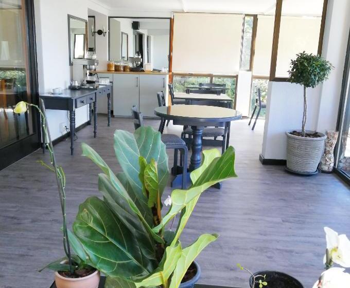 펜션 Swallows Nest Plett