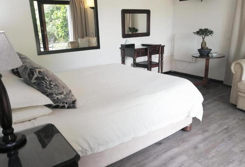 펜션 Swallows Nest Plett