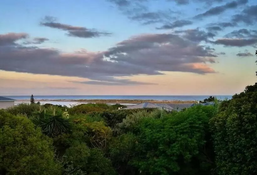 ペンション Swallows Nest Plett