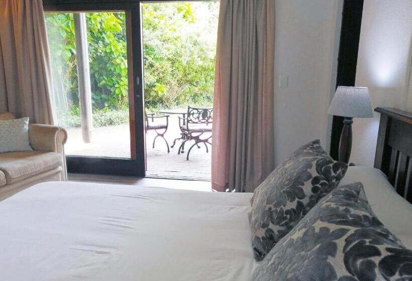 펜션 Swallows Nest Plett