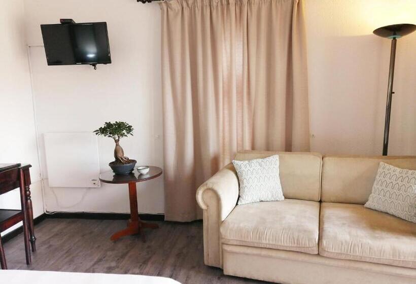 펜션 Swallows Nest Plett