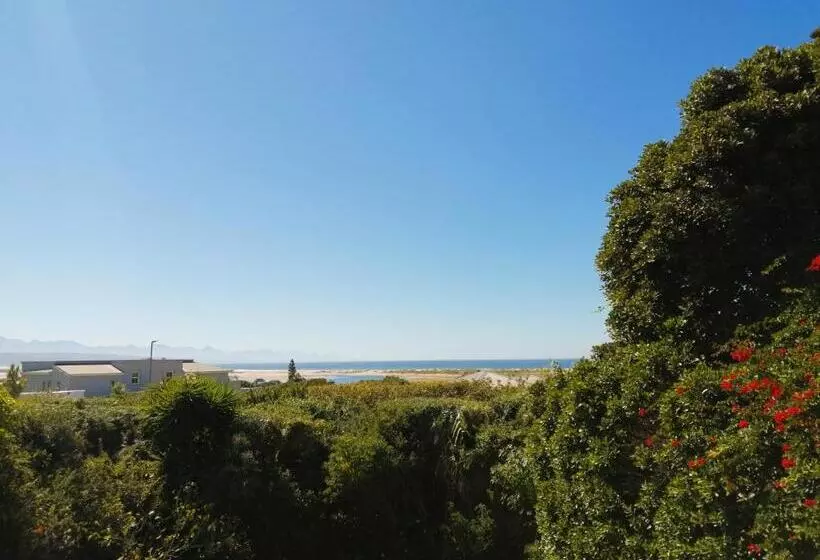 ペンション Swallows Nest Plett