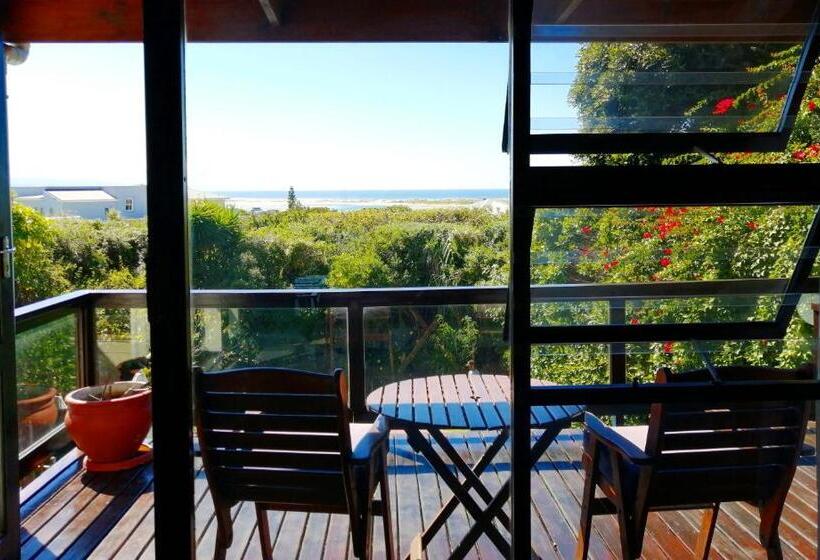 펜션 Swallows Nest Plett