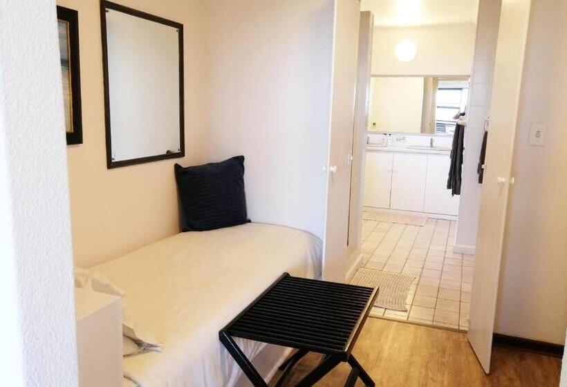 펜션 Swallows Nest Plett