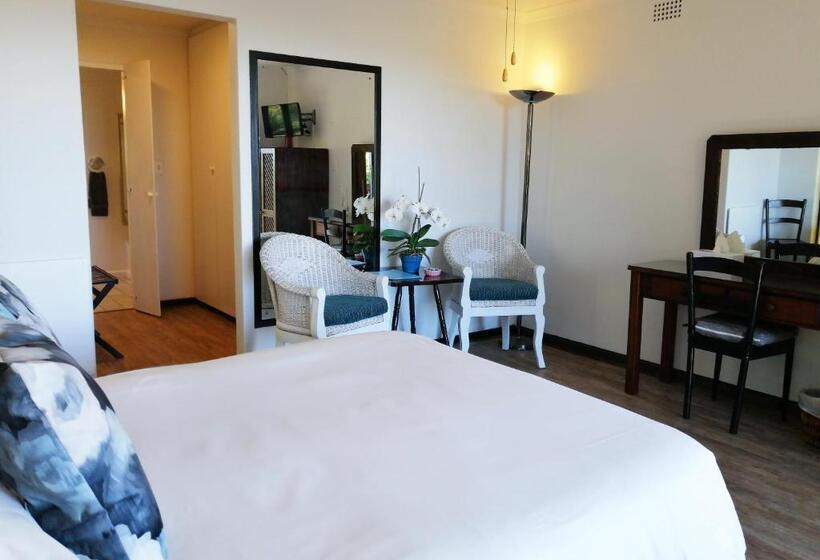 펜션 Swallows Nest Plett