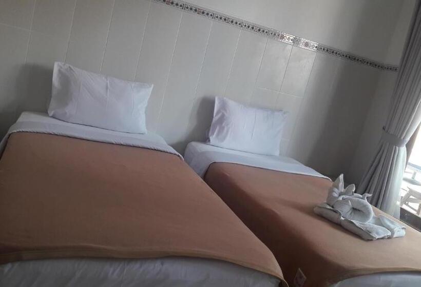 פנסיון Sanata Yoga Guesthouse