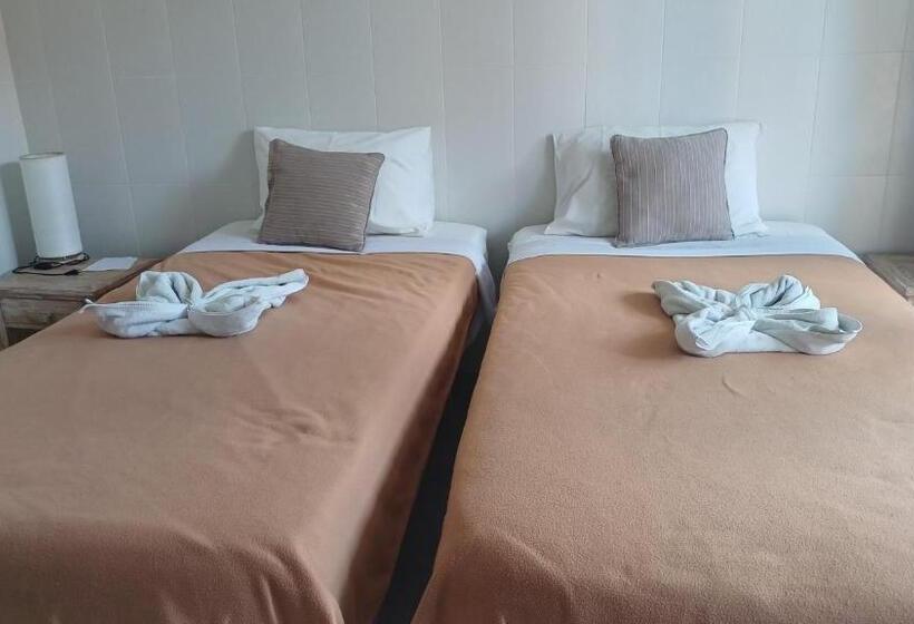 פנסיון Sanata Yoga Guesthouse