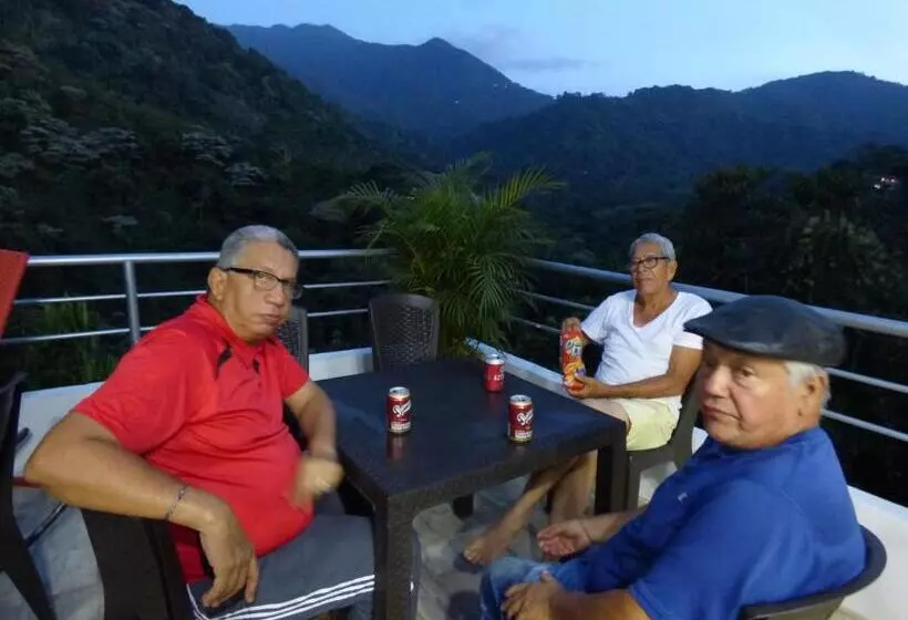 ペンション Hostal Alto De La Montaña