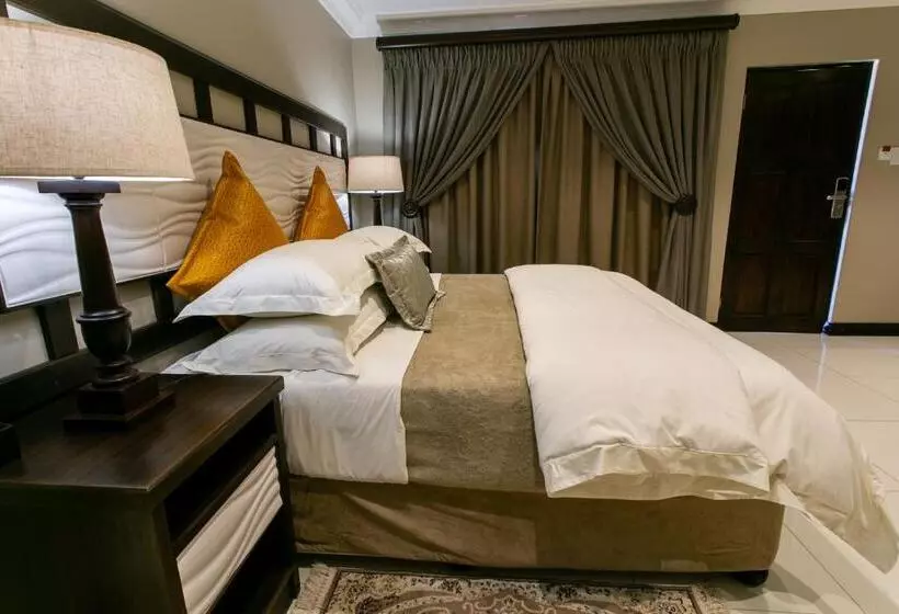 پانسیون Royl Court Guesthouse