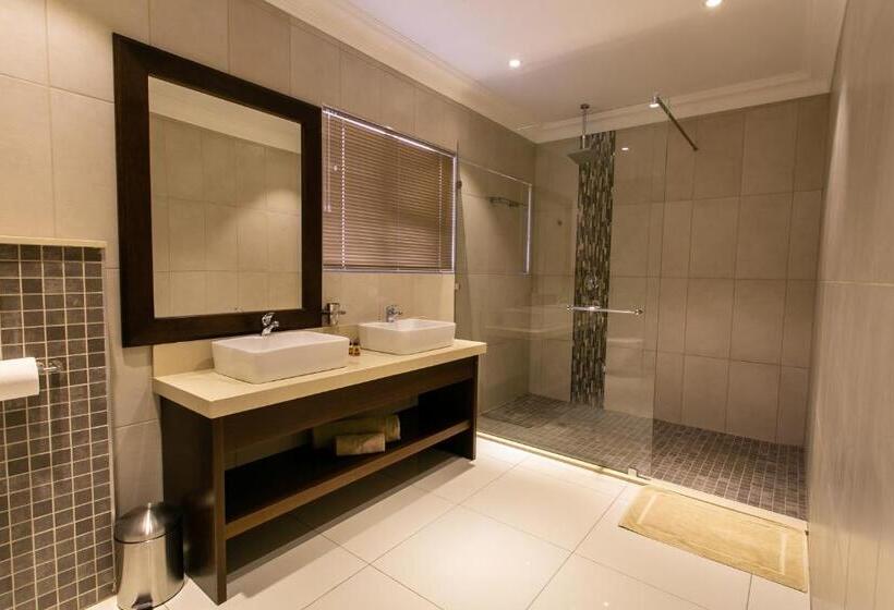 Пансион Royl Court Guesthouse