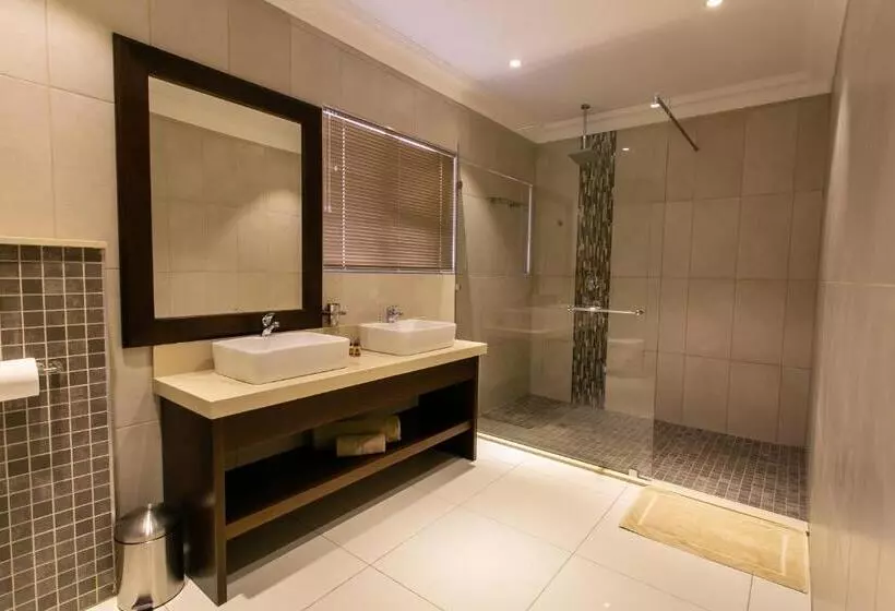 پانسیون Royl Court Guesthouse