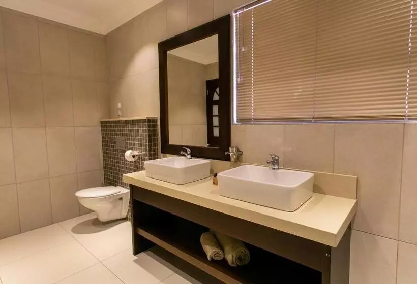 پانسیون Royl Court Guesthouse