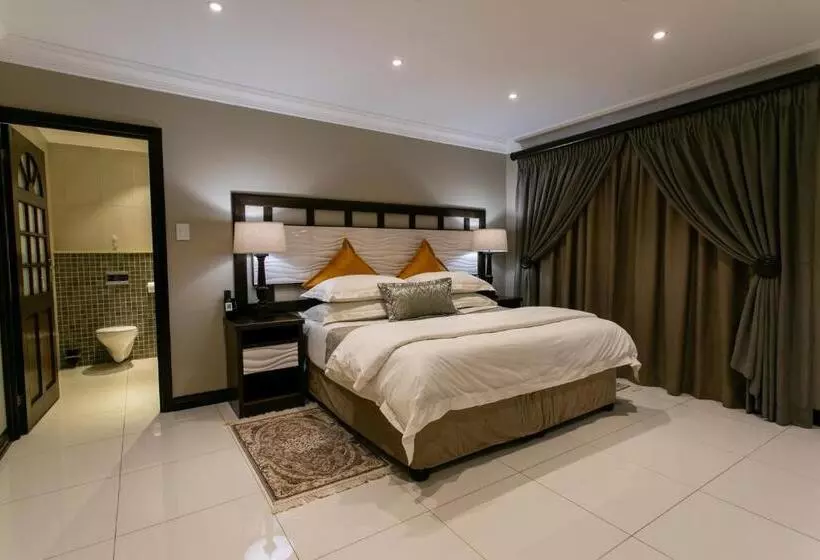 پانسیون Royl Court Guesthouse