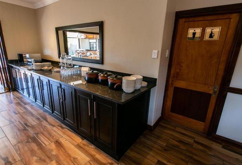 Пансион Royl Court Guesthouse