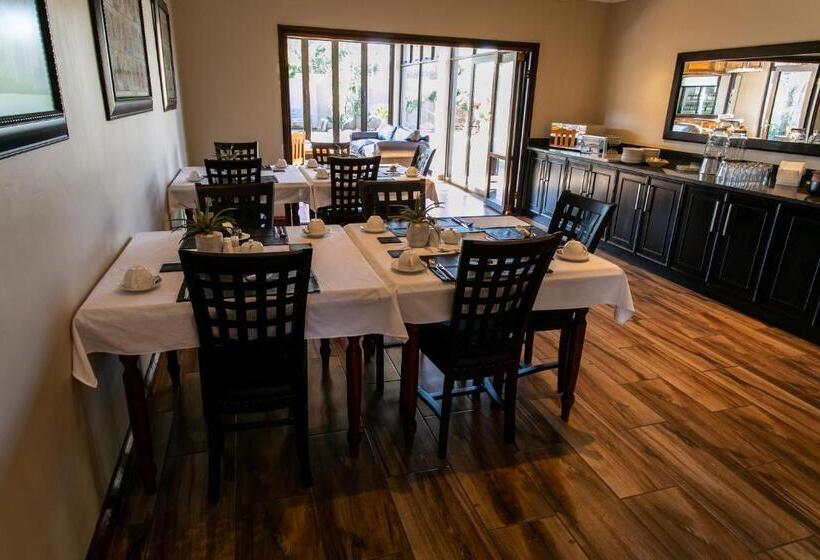 Пансион Royl Court Guesthouse