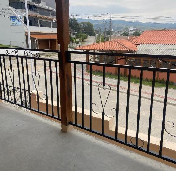 بنسيون Pousada Quatro Estações