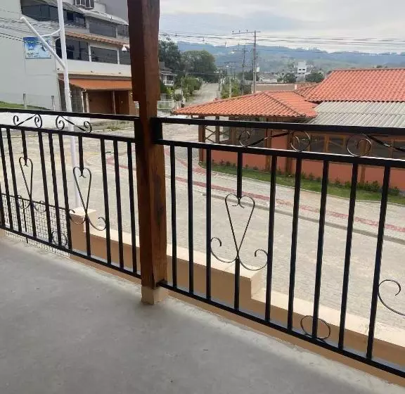 ペンション Pousada Quatro Estações