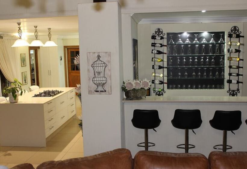 פנסיון La Barune Game Lodge