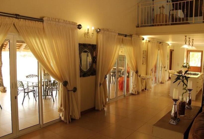 פנסיון La Barune Game Lodge