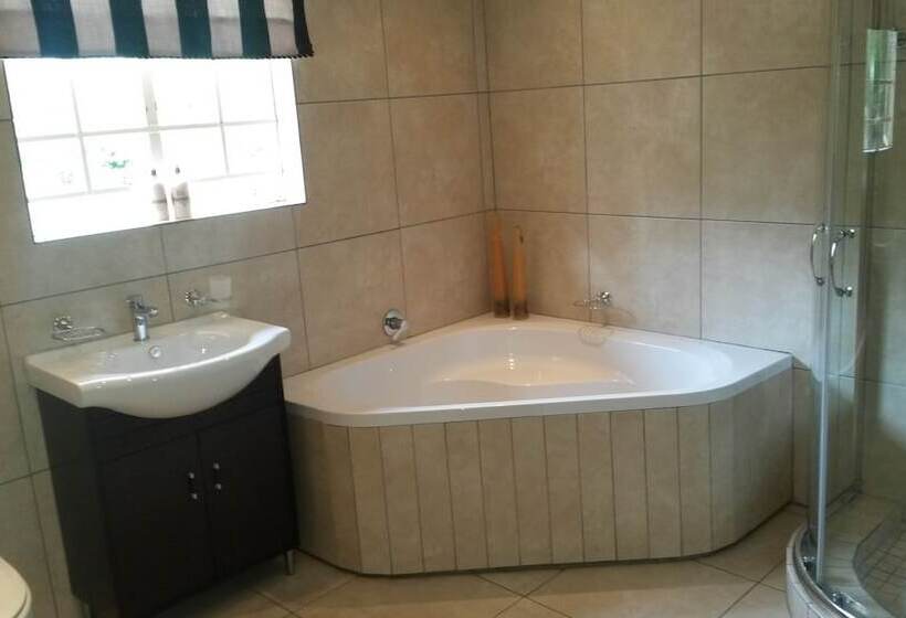 פנסיון La Barune Game Lodge