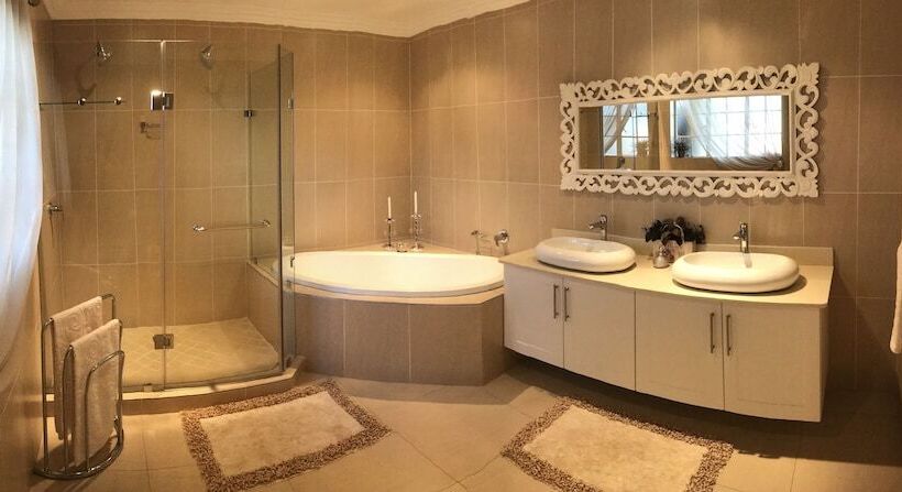 פנסיון La Barune Game Lodge