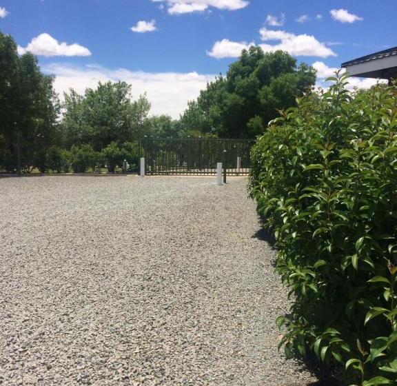 Пансион Sunset Chalets & Sca