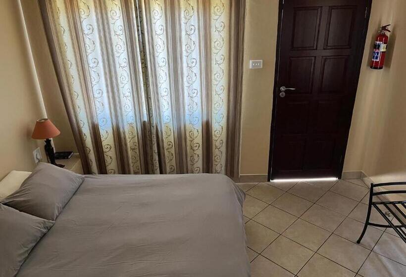 Пансион Sunset Chalets & Sca