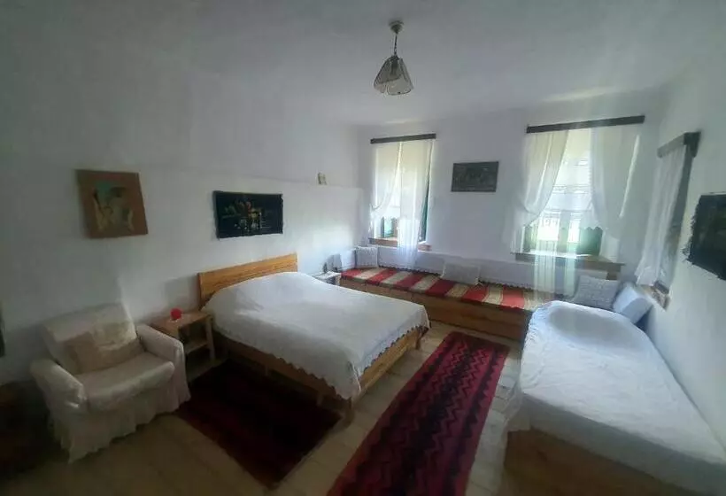 Majatalo Traditional Guesthouse Permet