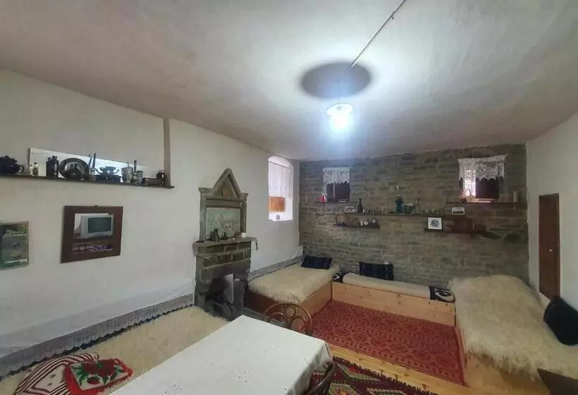 Majatalo Traditional Guesthouse Permet