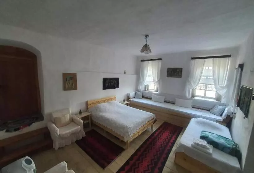 Majatalo Traditional Guesthouse Permet