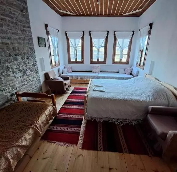 Majatalo Traditional Guesthouse Permet