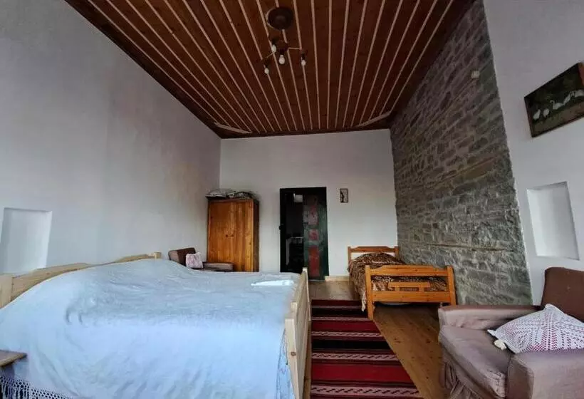 Majatalo Traditional Guesthouse Permet