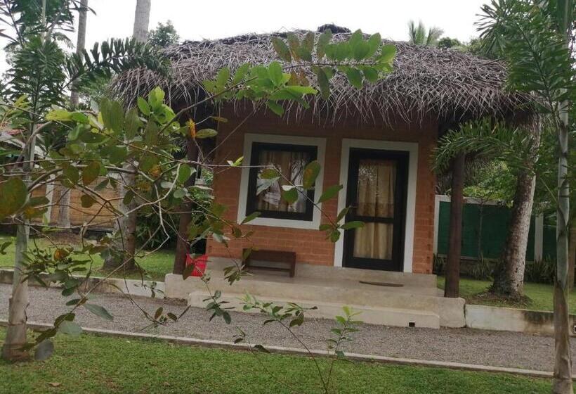 پانسیون Airport Eco Cottage